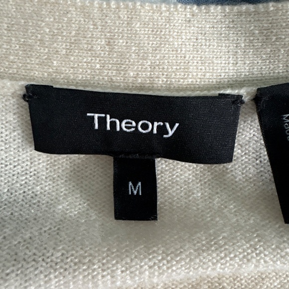 Stylish cashmere sweater by Theory - Picture 2 of 2